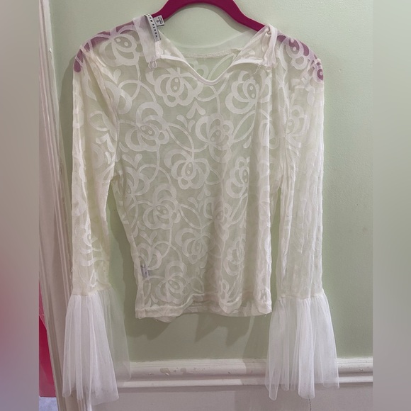 5/$30 White mesh top blouse ❤️ - Picture 3 of 3